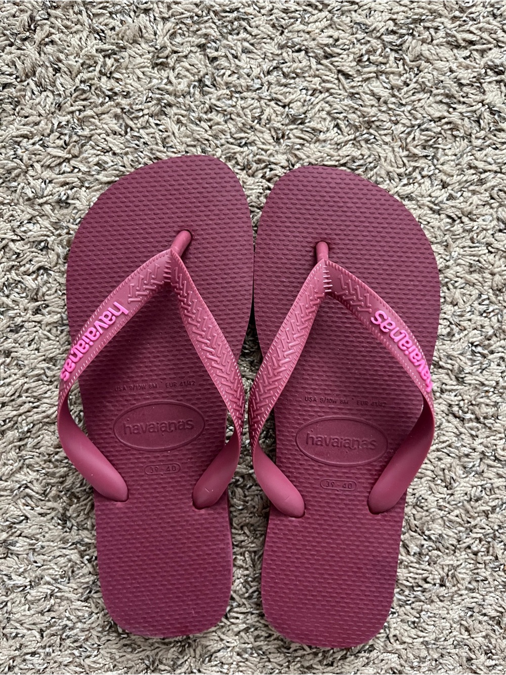 Havaianas Women’s Burgundy Flip Flops Size 9